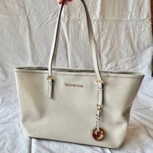 MICHAEL KORS  IVORY leather "Jet Set Saffiano" bag, size Medium